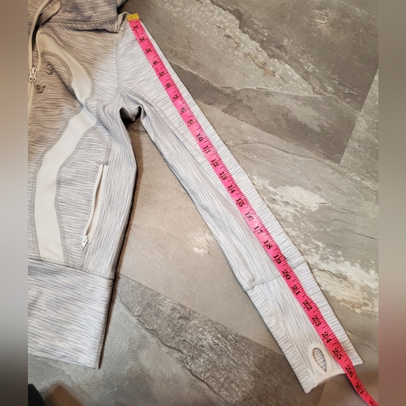 Lululemon Stride zip hooded jacket. Striped. Heathered grey and white. Size 2. - Picture 16 of 16